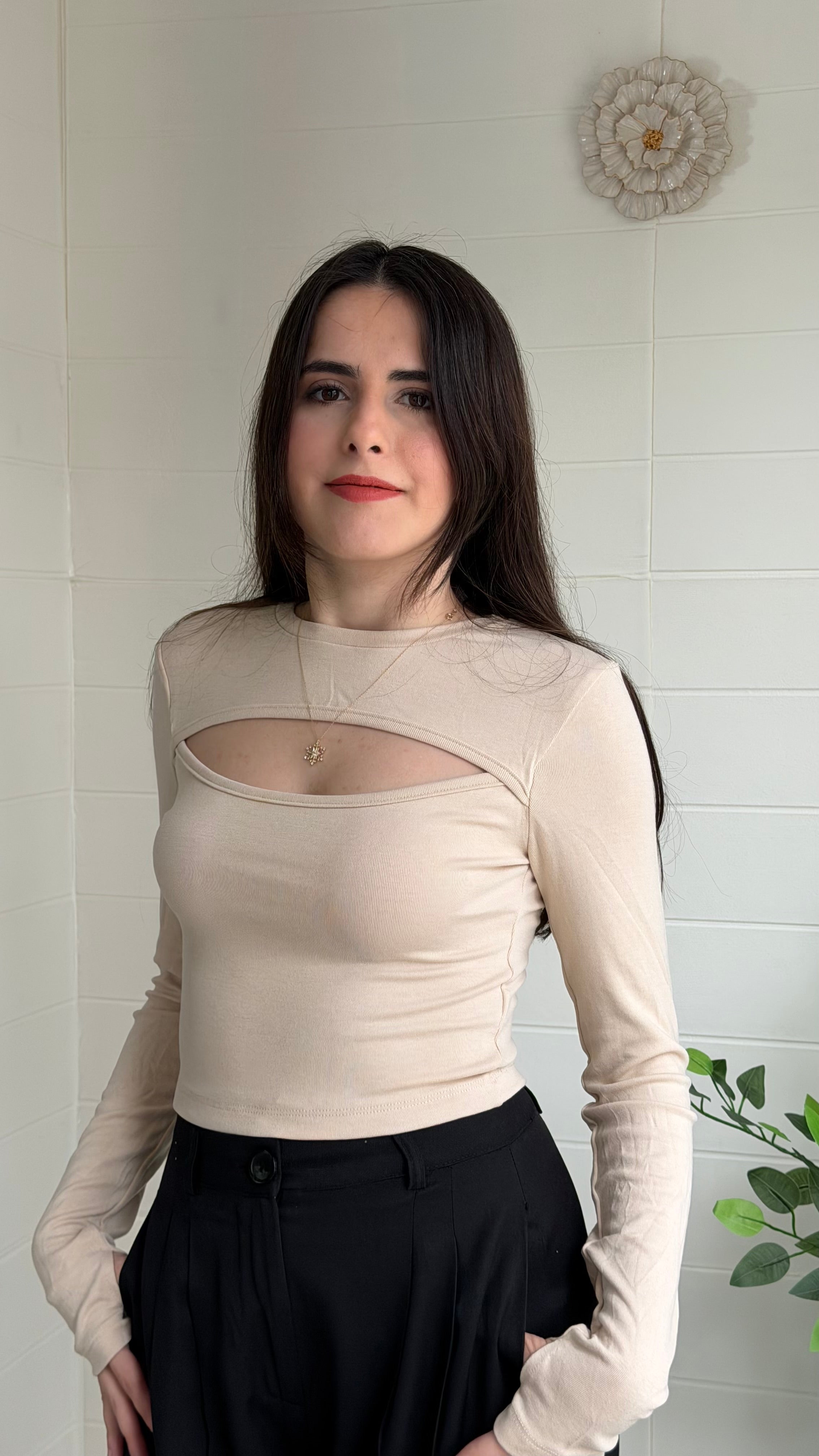 Parmak Geçmeli Göğüs Dekolteli Bluz