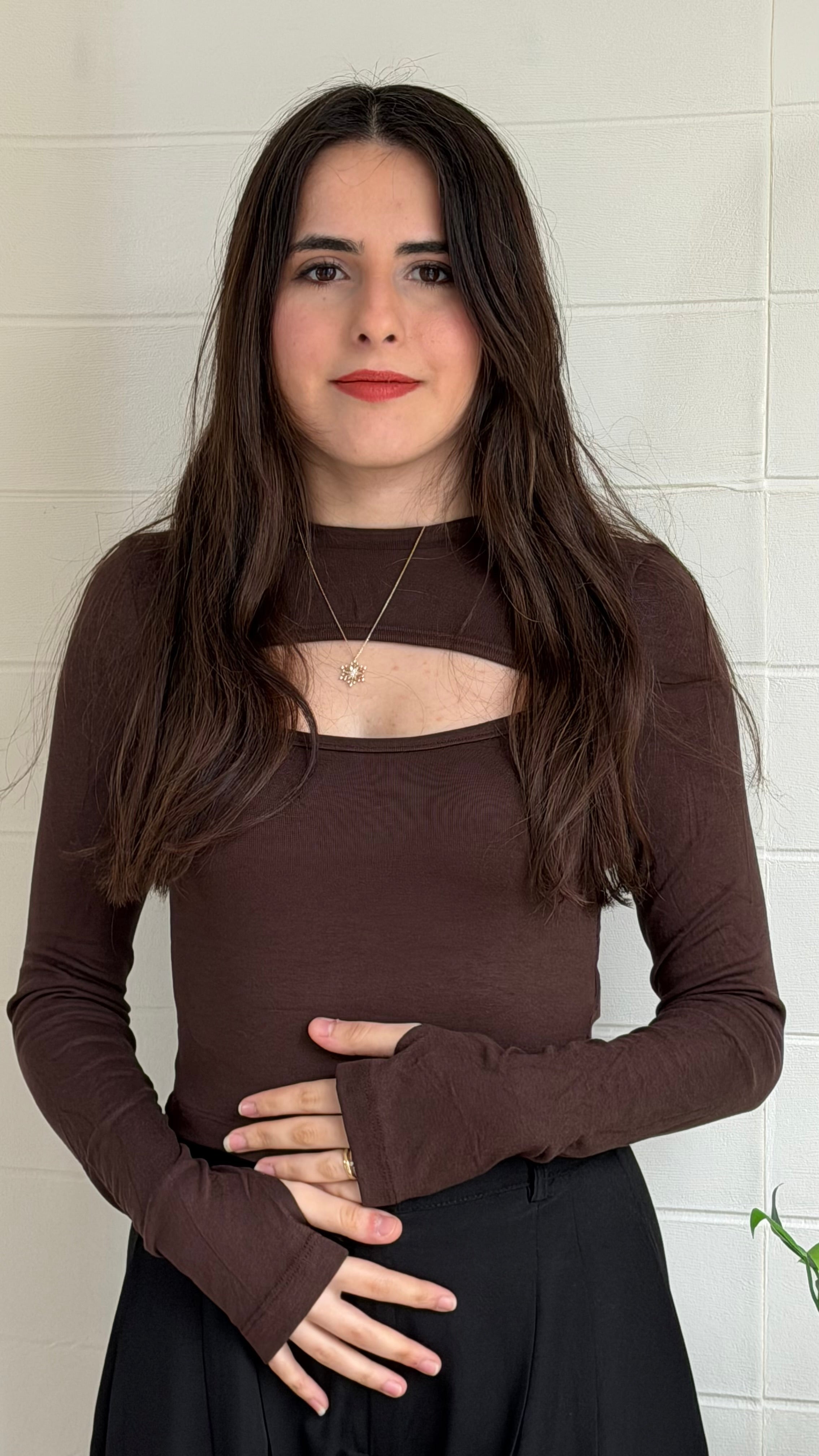 Parmak Geçmeli Göğüs Dekolteli Bluz