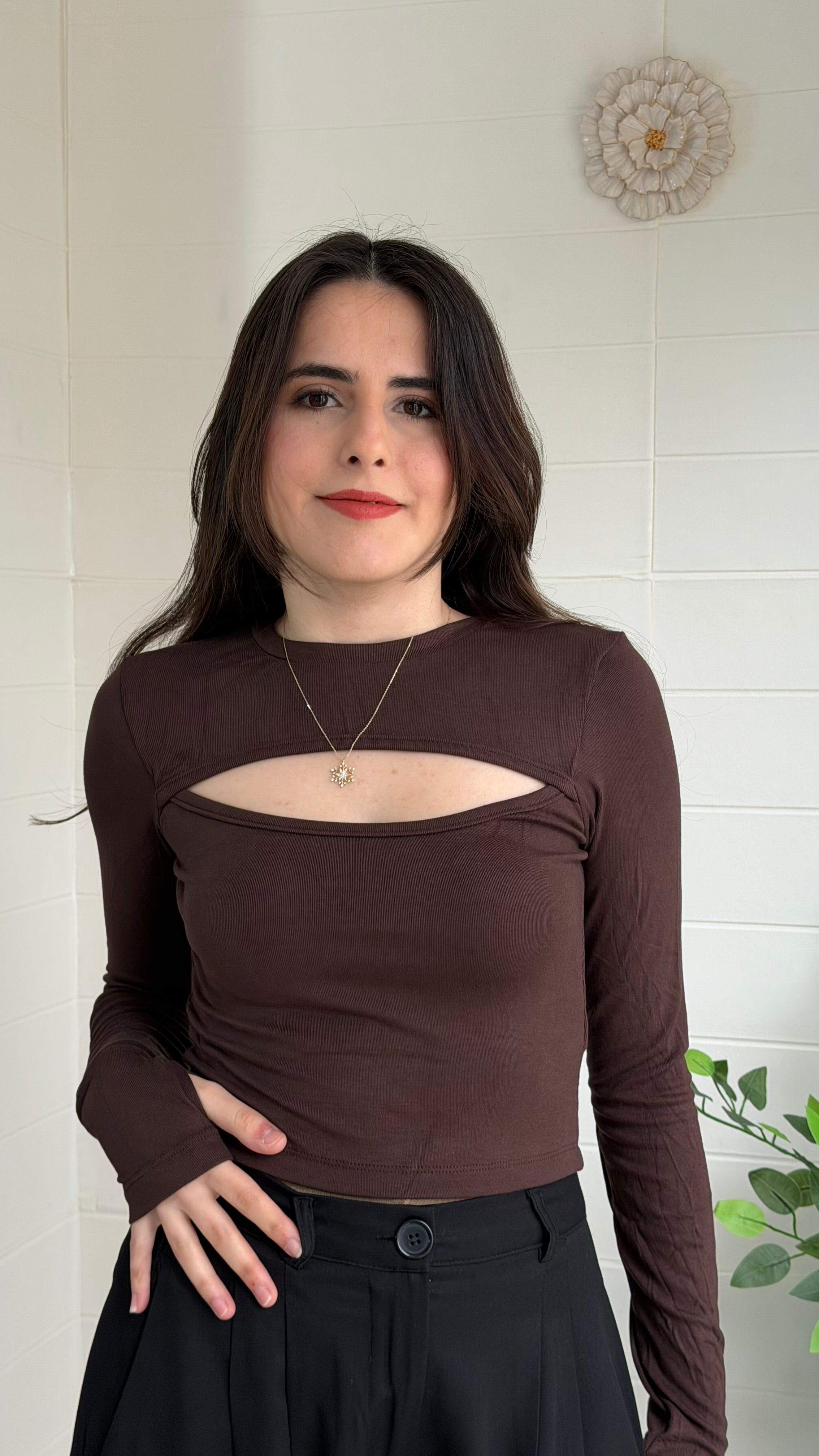 Parmak Geçmeli Göğüs Dekolteli Bluz