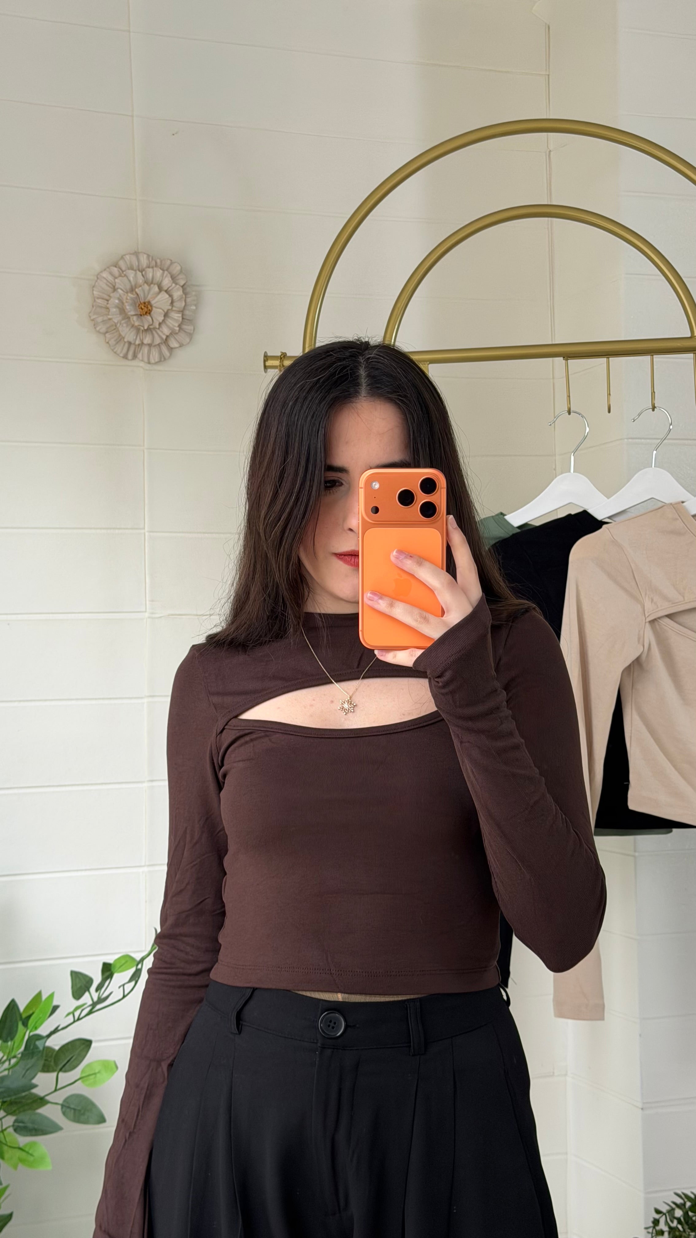 Parmak Geçmeli Göğüs Dekolteli Bluz