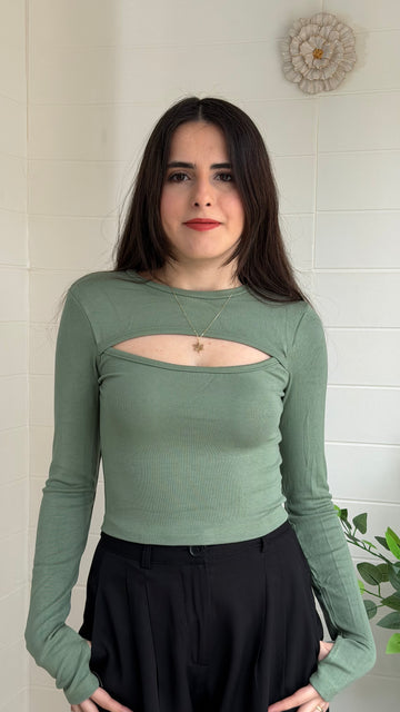 Parmak Geçmeli Göğüs Dekolteli Bluz