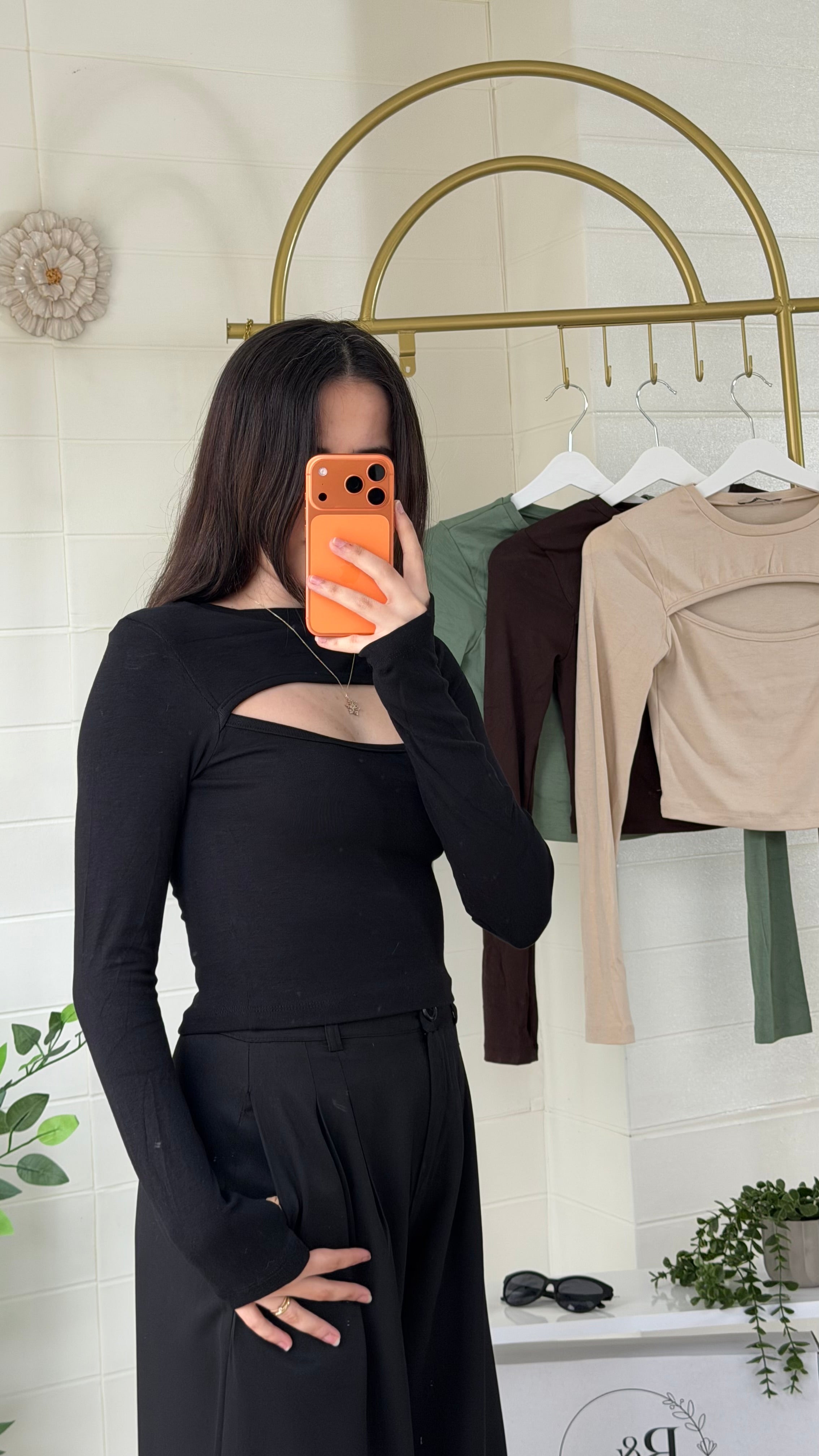 Parmak Geçmeli Göğüs Dekolteli Bluz