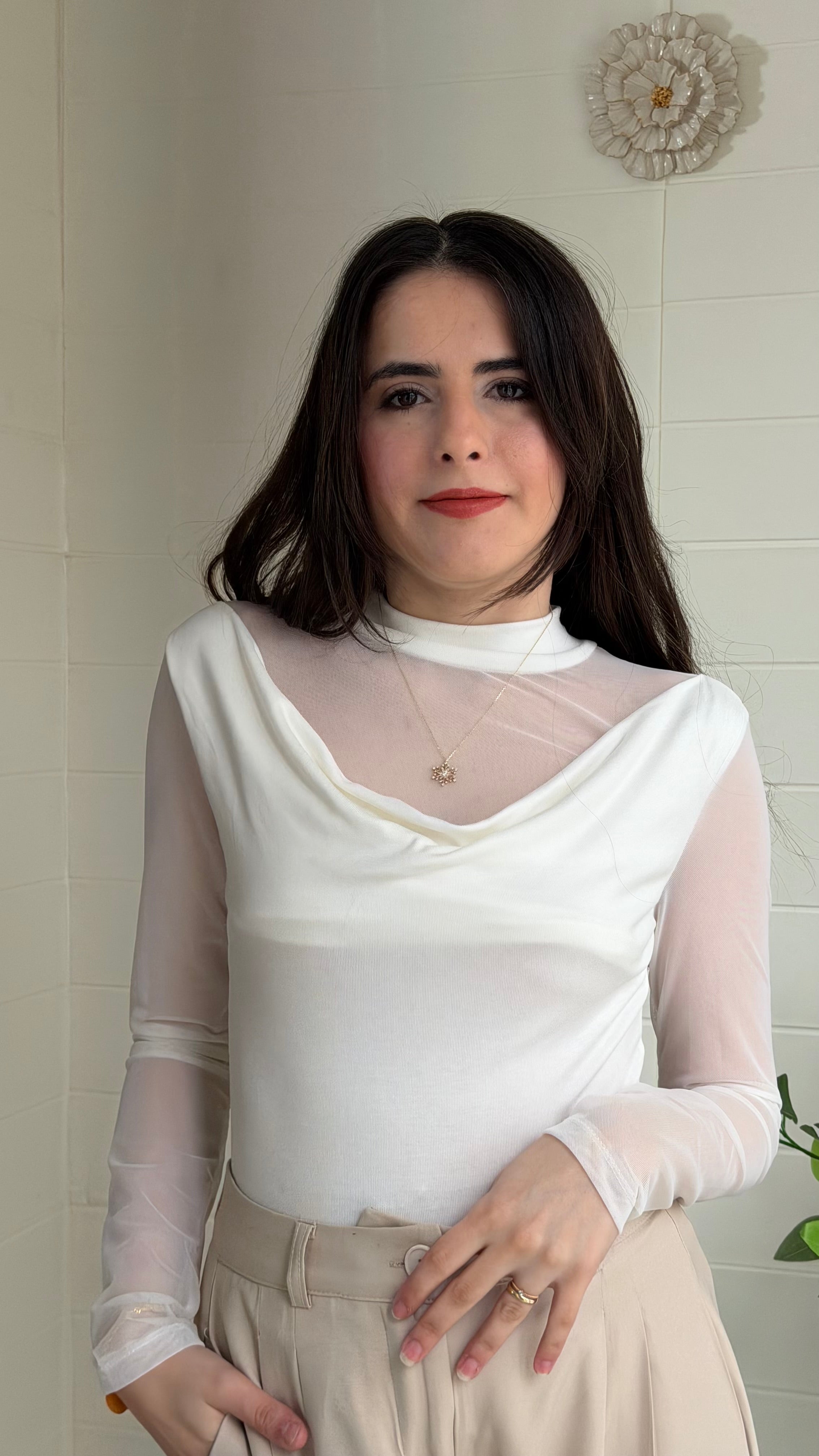 Tül Garnili Degaje Yaka Bluz