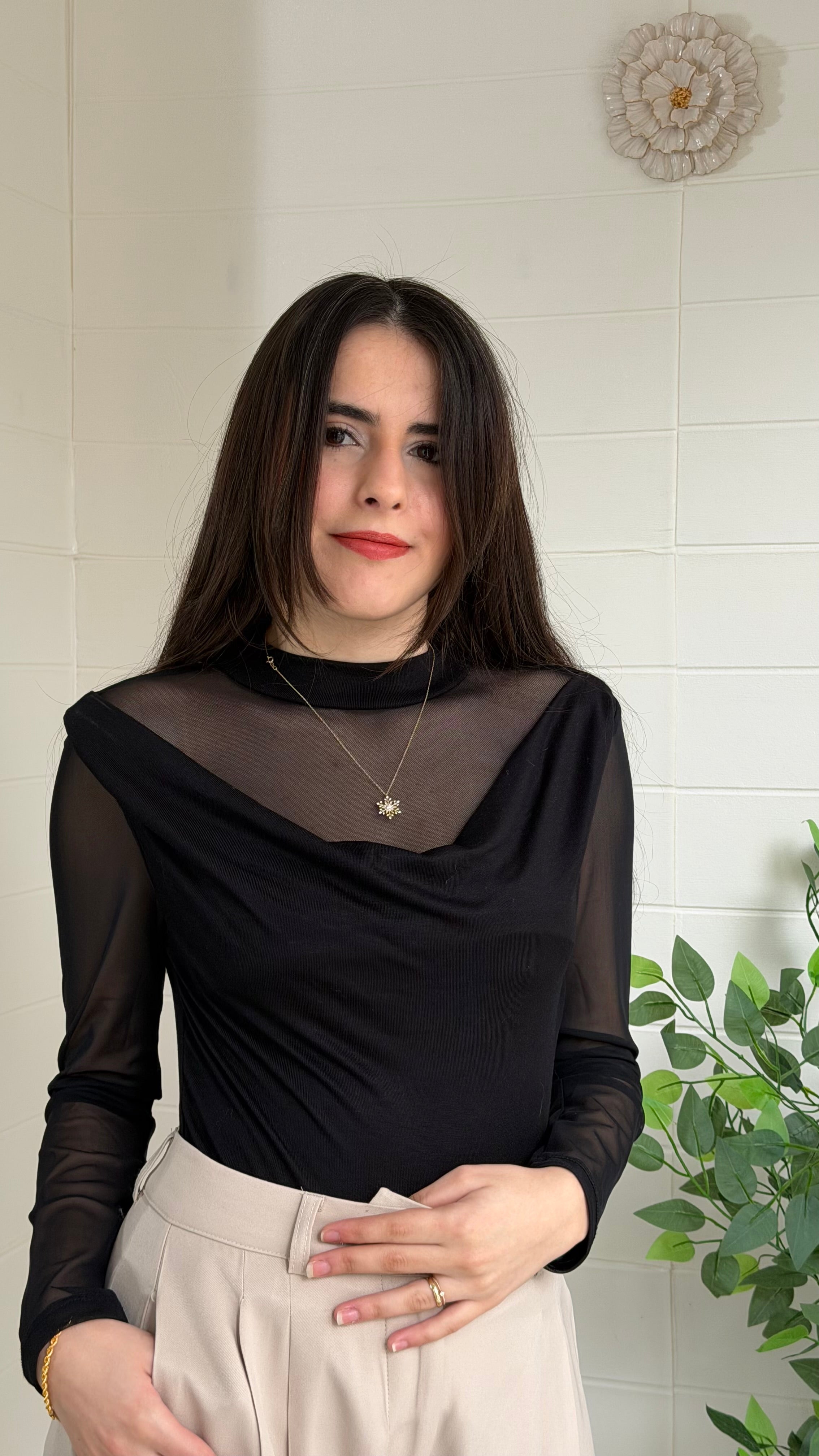 Tül Garnili Degaje Yaka Bluz