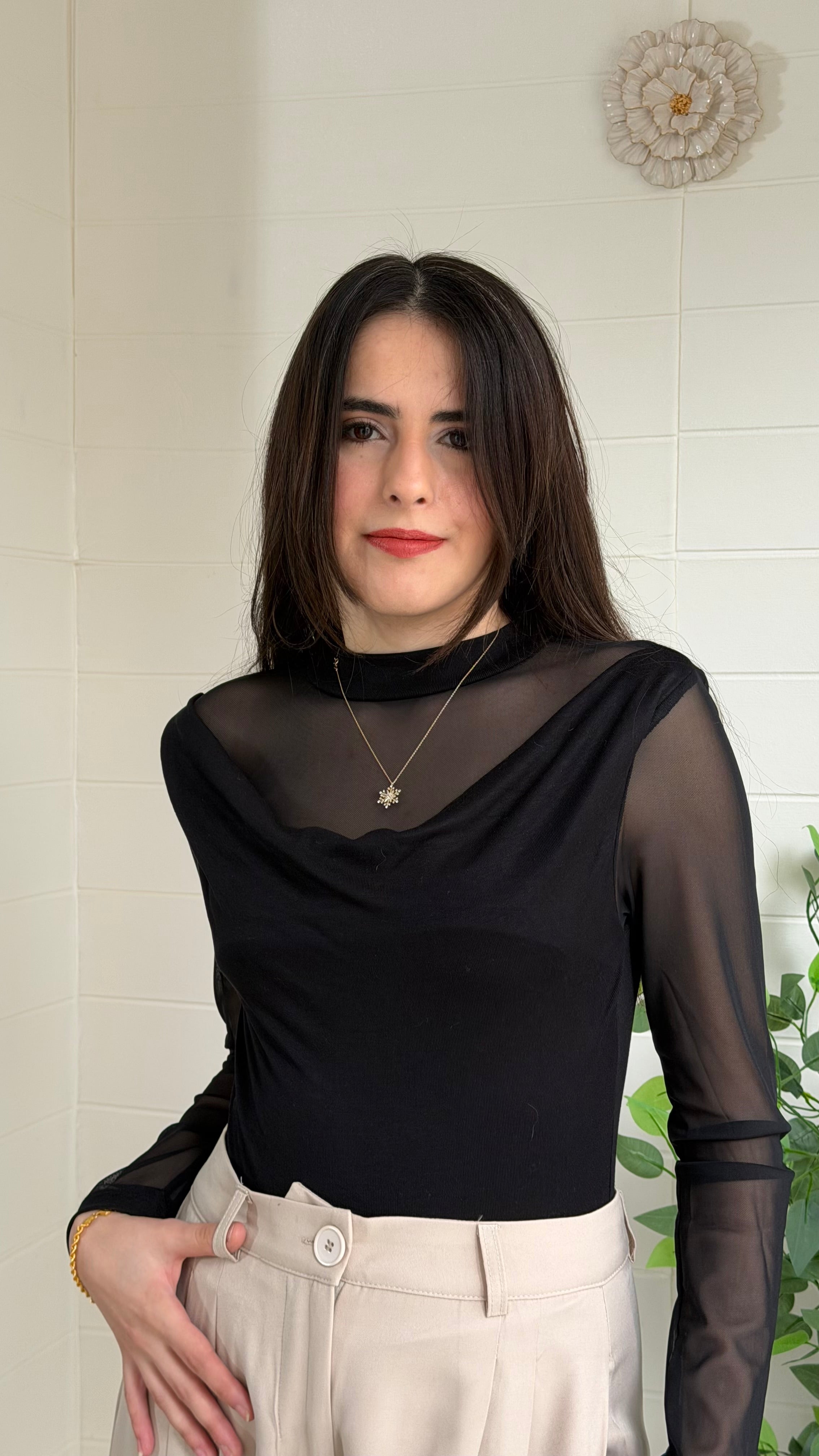 Tül Garnili Degaje Yaka Bluz