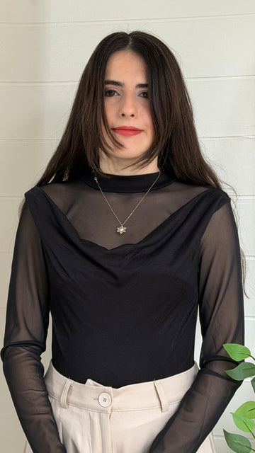 Tül Garnili Degaje Yaka Bluz