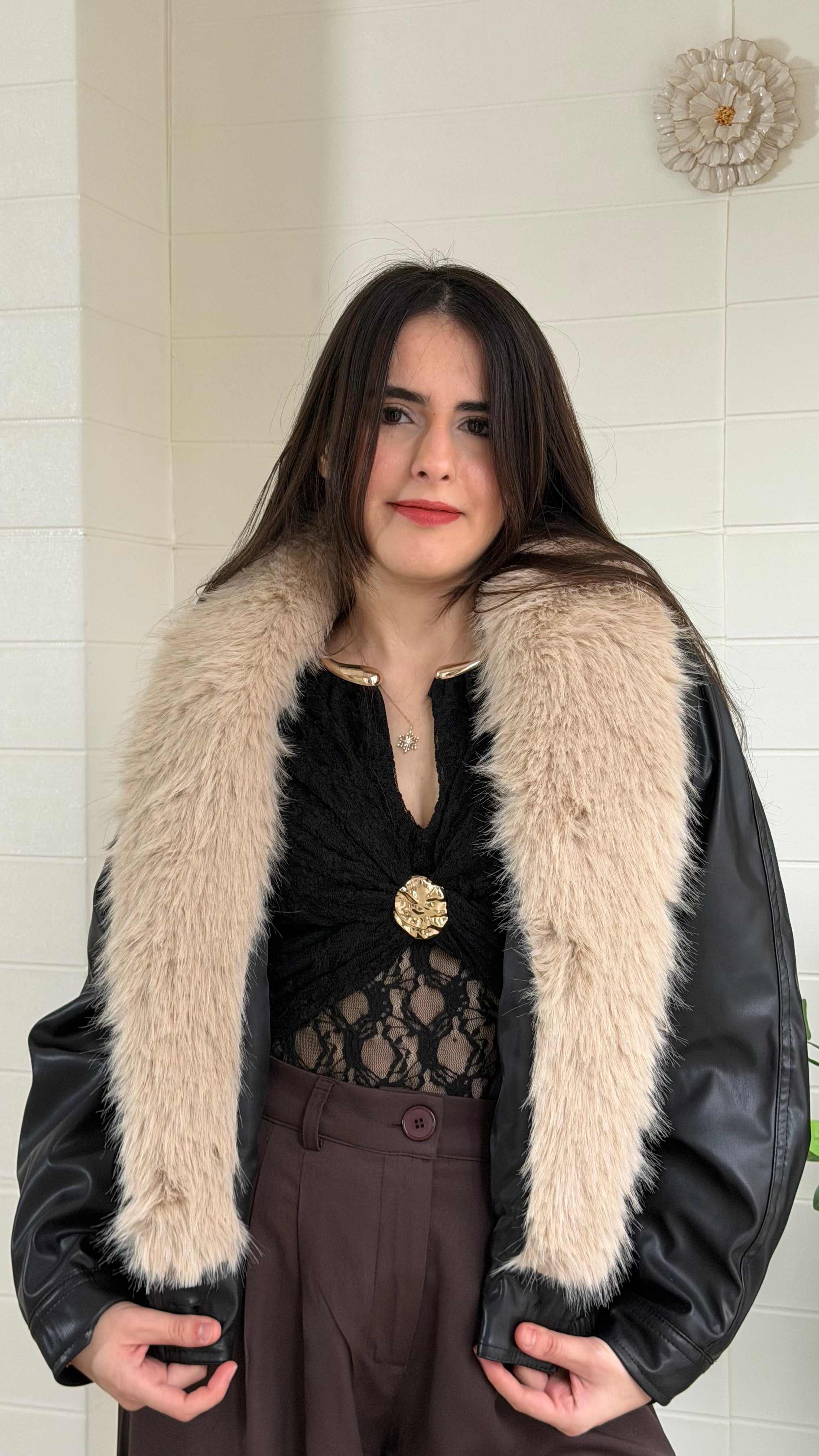 Yakası Kürklü Mont