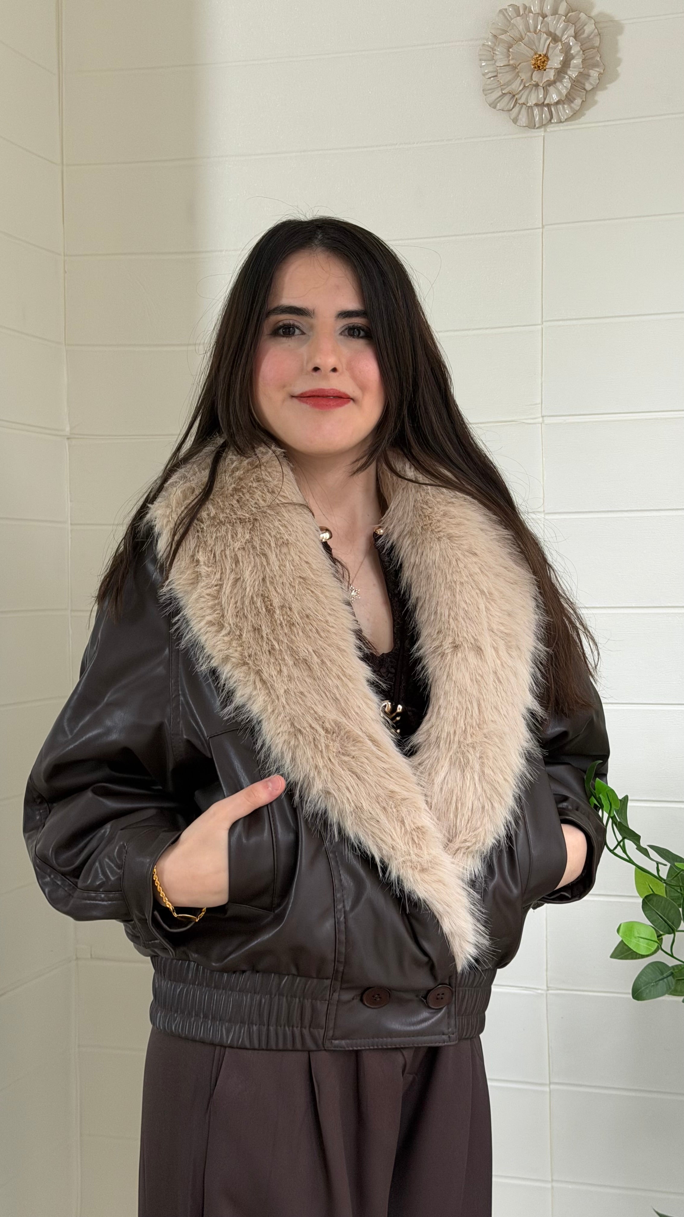 Yakası Kürklü Mont