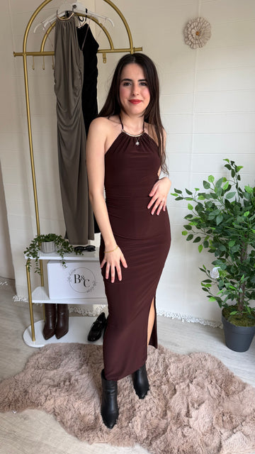 Yakası Ay Aksesuarlı Uzun Elbise