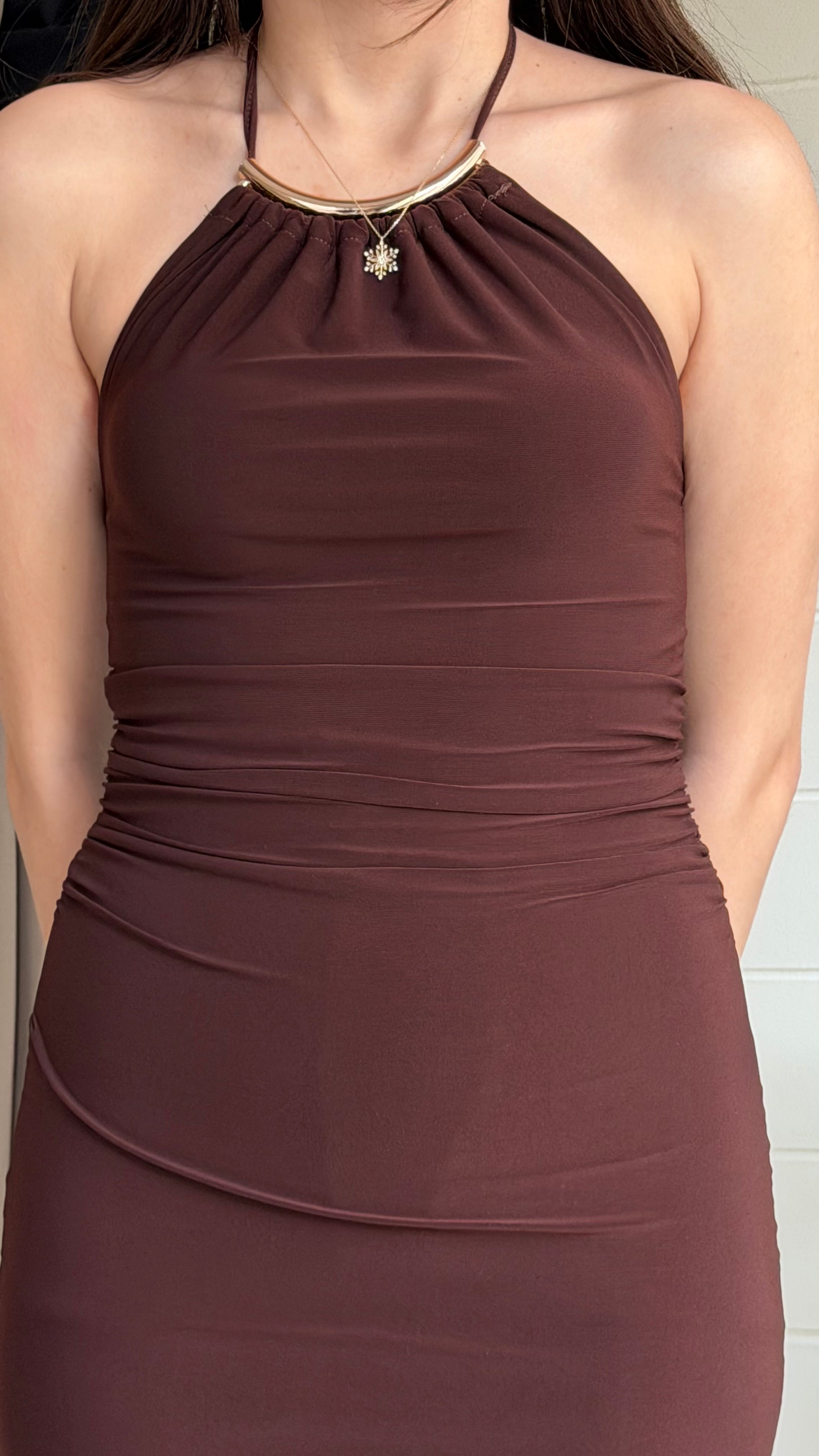 Yakası Ay Aksesuarlı Uzun Elbise