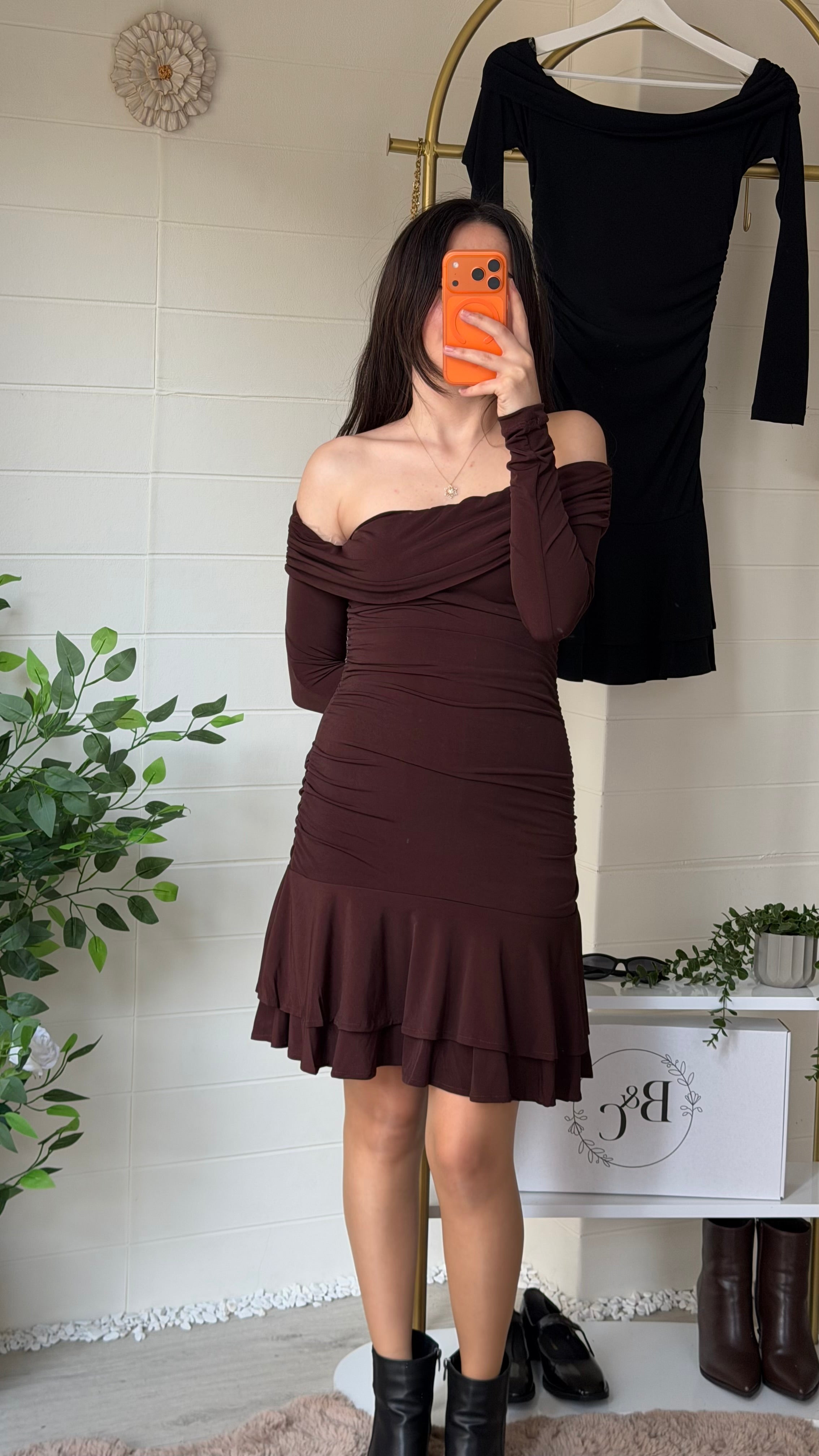 Madonna Yaka Fırfırlı Mini Elbise