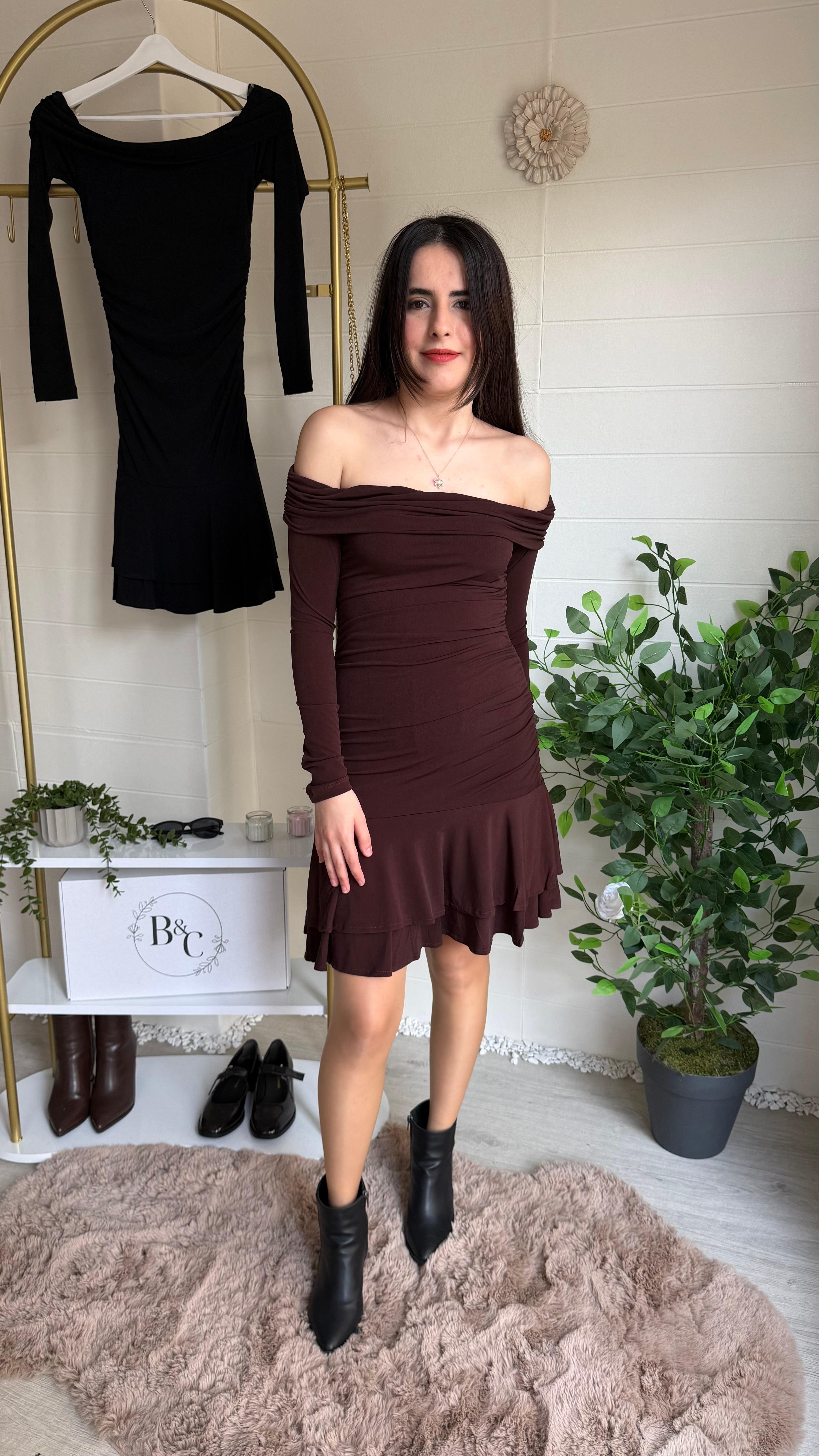 Madonna Yaka Fırfırlı Mini Elbise