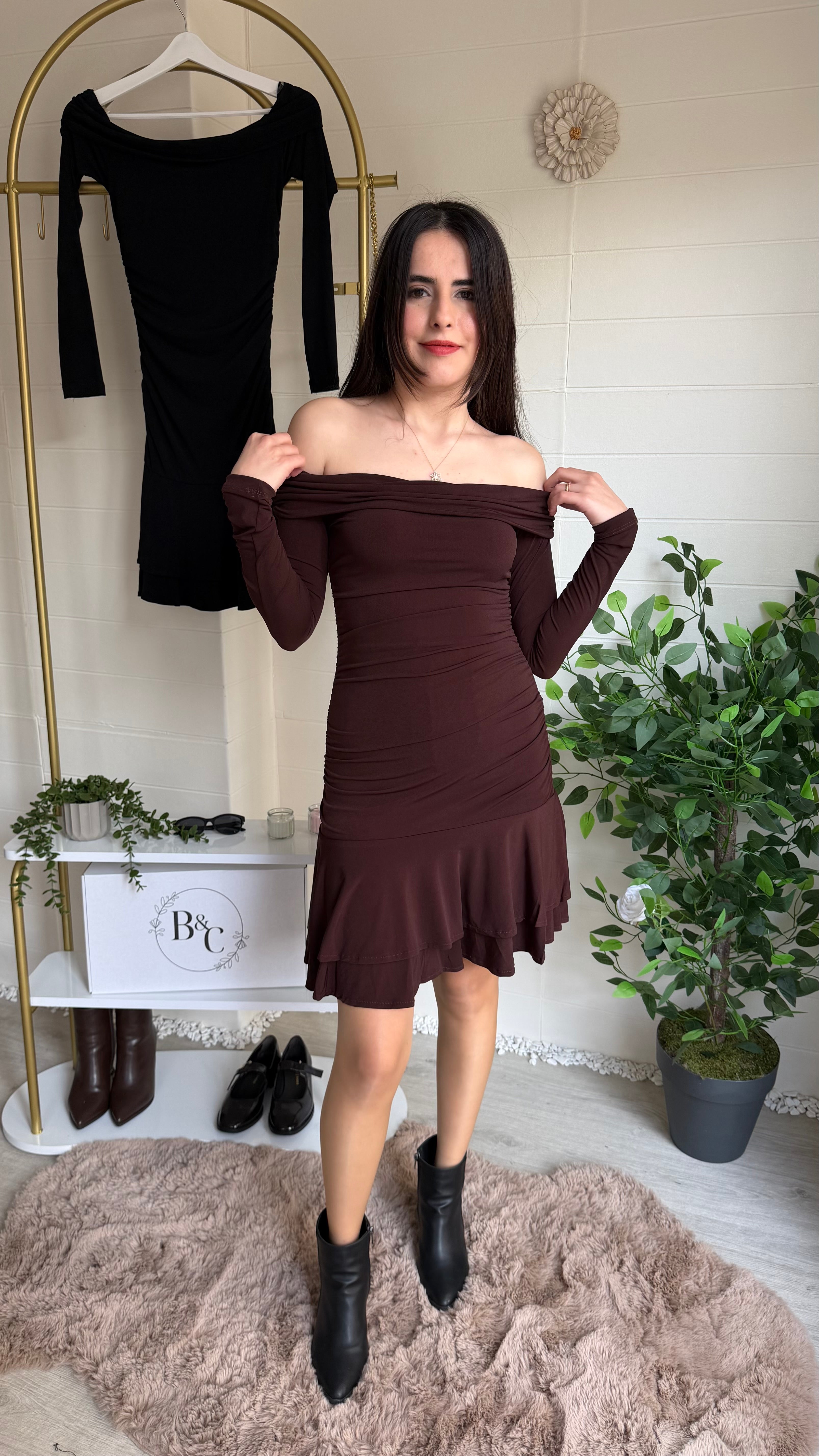 Madonna Yaka Fırfırlı Mini Elbise