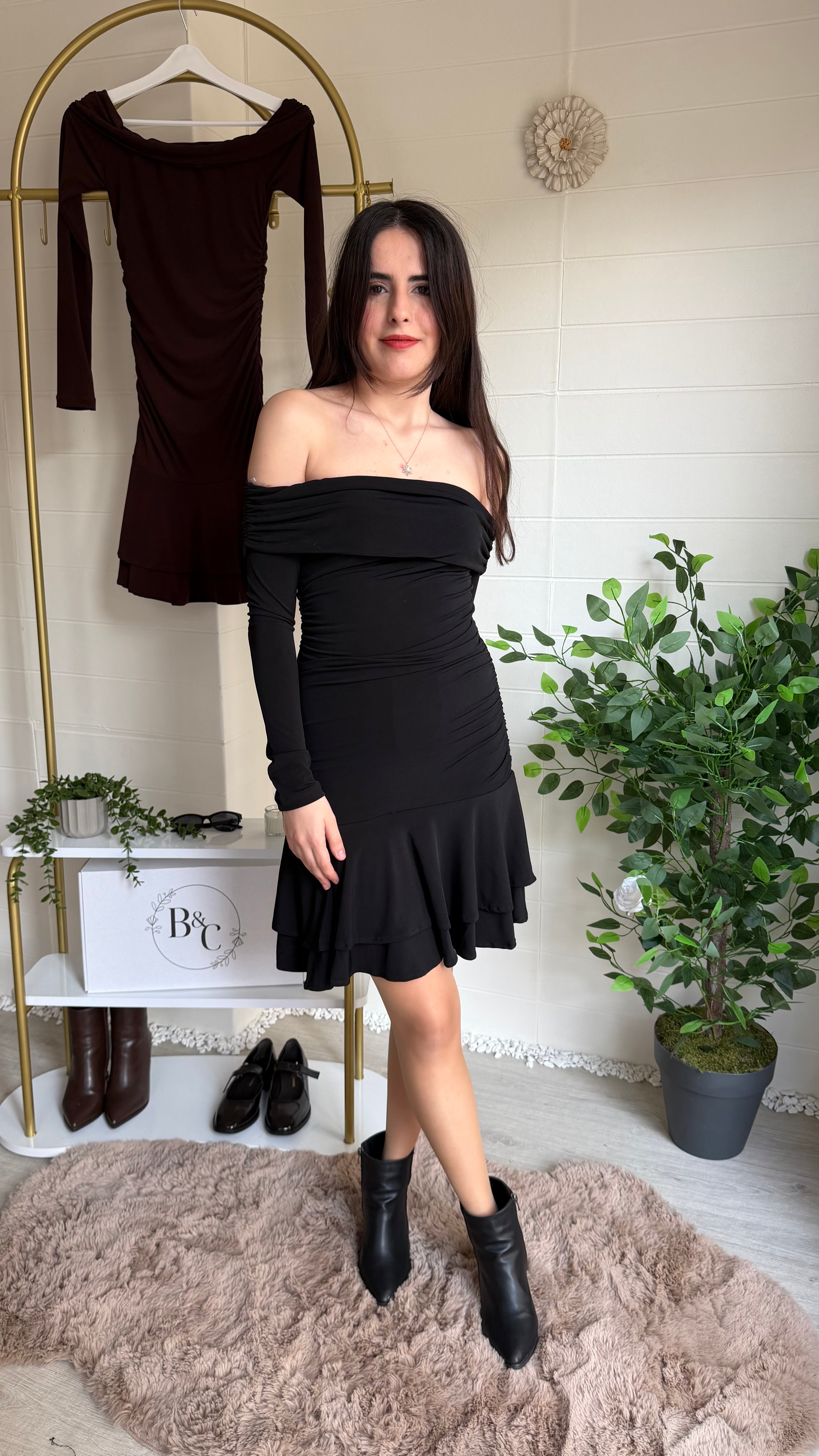 Madonna Yaka Fırfırlı Mini Elbise