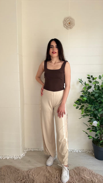 Yanı Yırtmaçlı Dantelli Pantolon