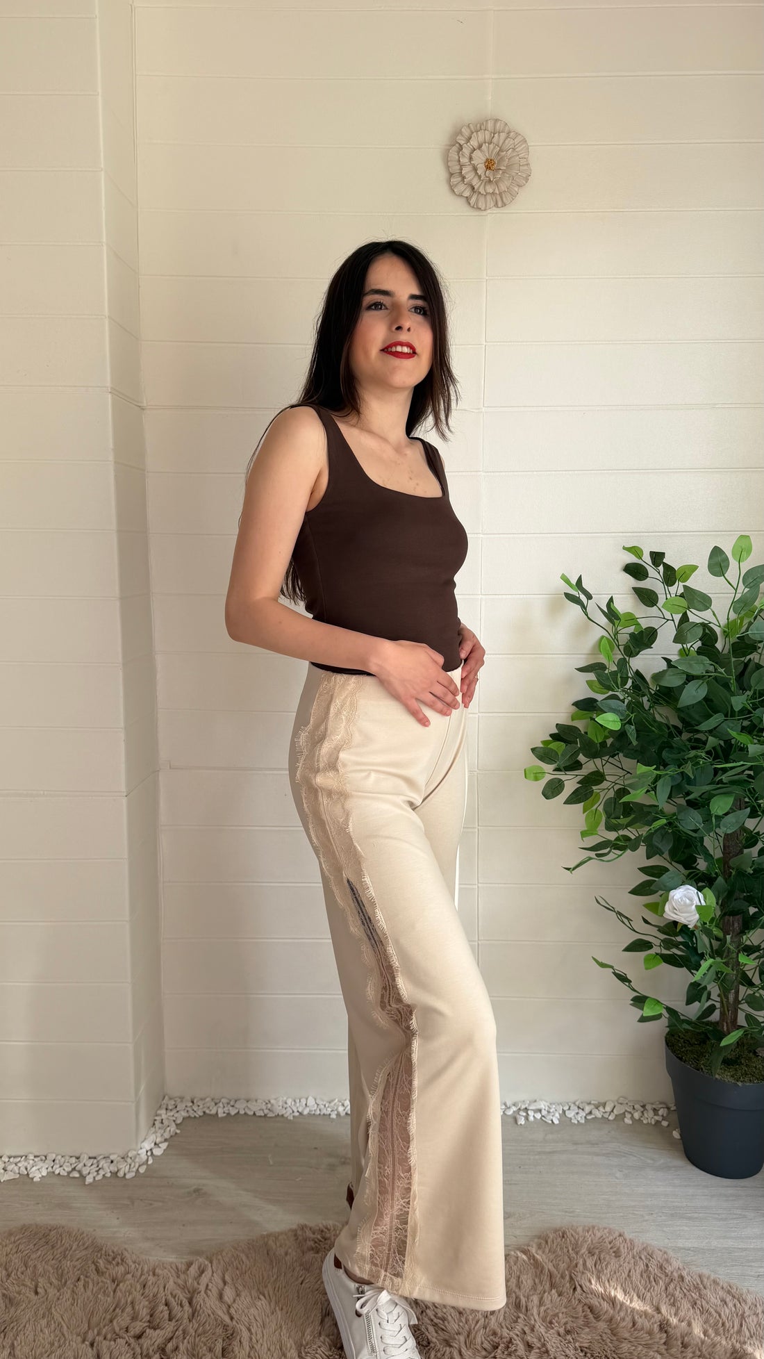 Yanı Yırtmaçlı Dantelli Pantolon